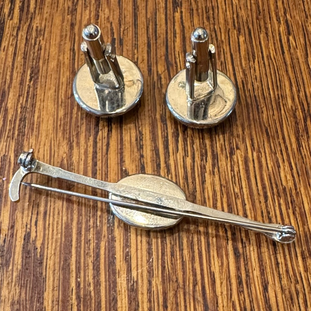 Vintage reverse paint intaglio horse pin and cuff links. - Picture 8 of 8